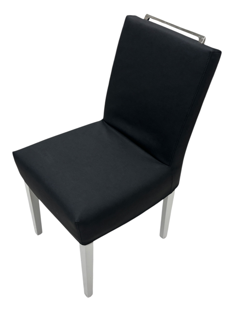 Tuolinhuppu keinonahasta