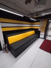 Istuin ja selkänoja pehmusteita