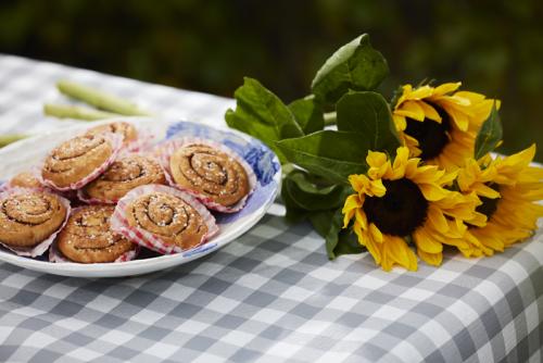 Pyöreä muoviliina 180cm ruutu harmaa