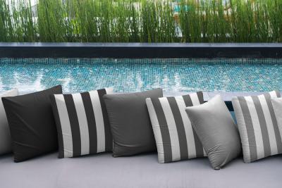 Outdoor Stripeout tyynyt